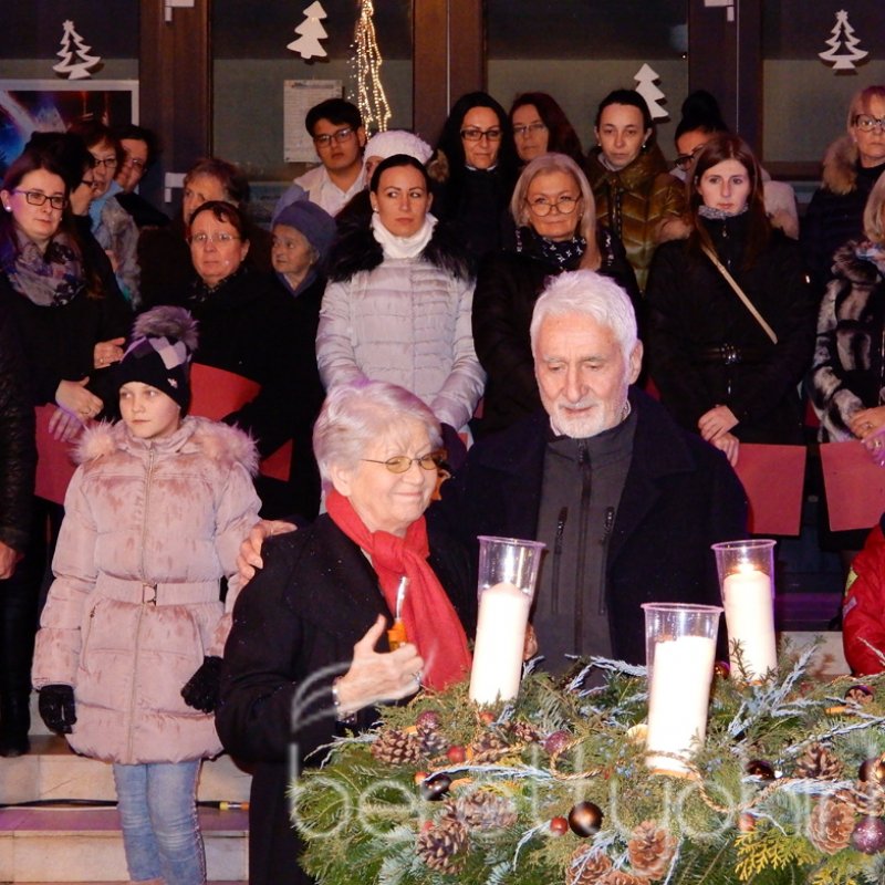 Fellobbant a szeretet lángja is 29